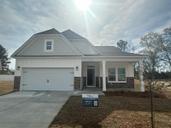 Easy Living at The Grove por Great Southern Homes en Florence South Carolina