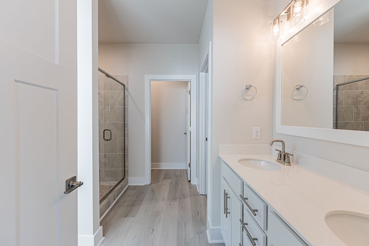 Barnard II Primary Bath 2