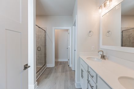 Barnard II Primary Bath 2