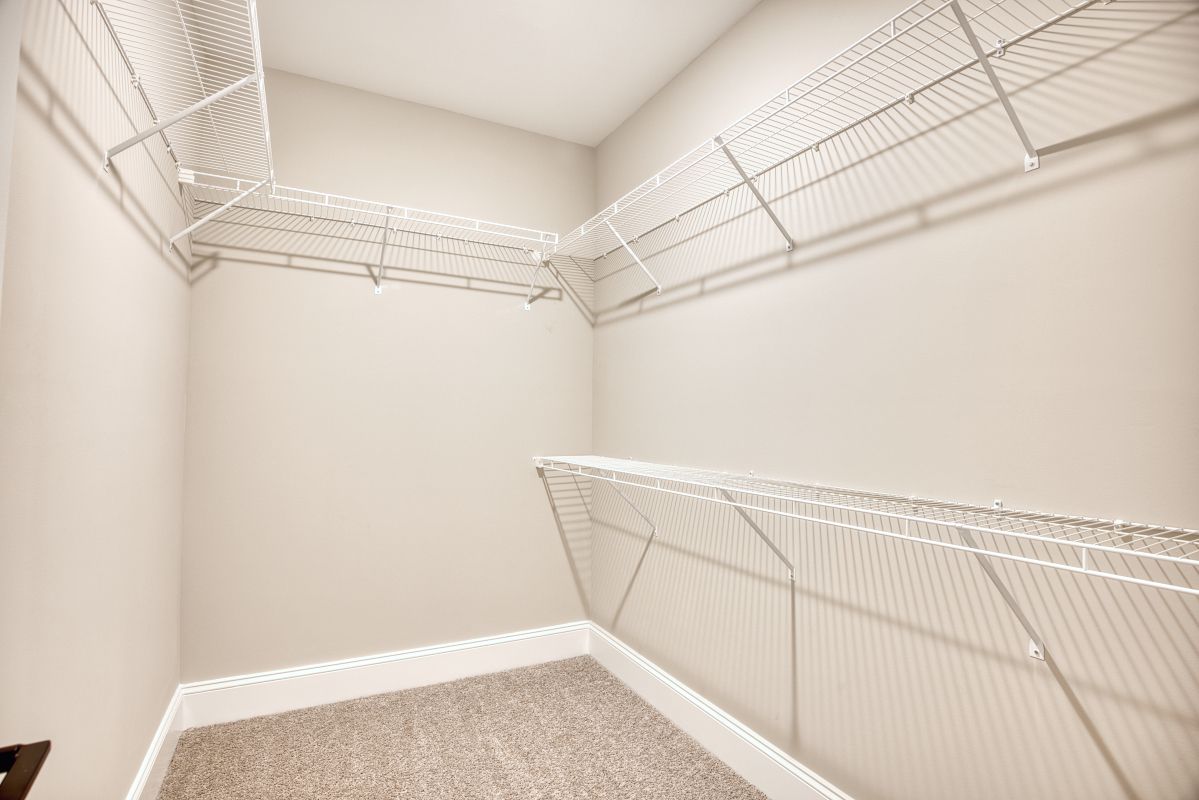 Glendale II Owner's Closet