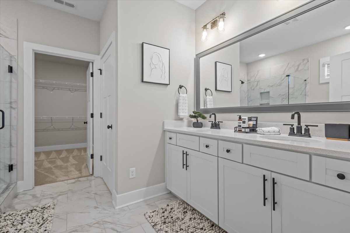 Audrey II Primary Bath