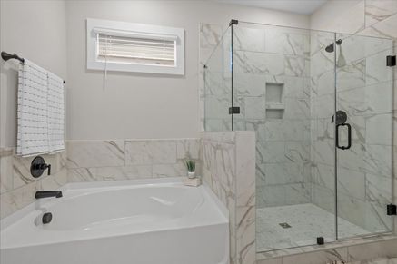 Audrey II Primary Bath