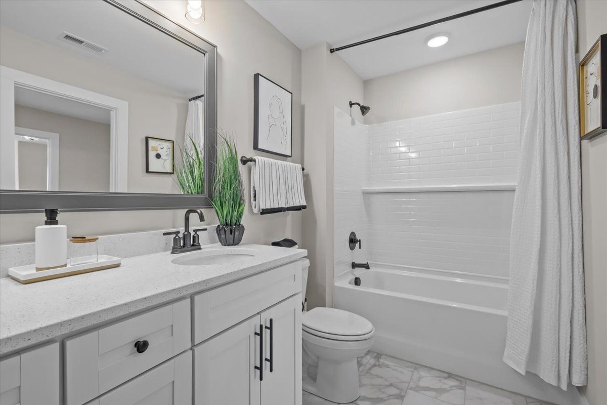 Audrey II Guest Bath