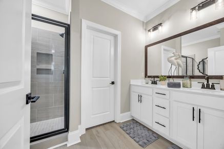 Glendale II Primary Bath 1