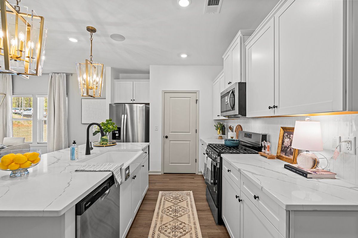 Julie II - Kitchen