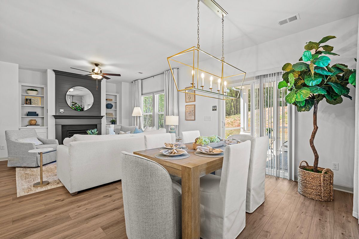 Julie II - Dining Room