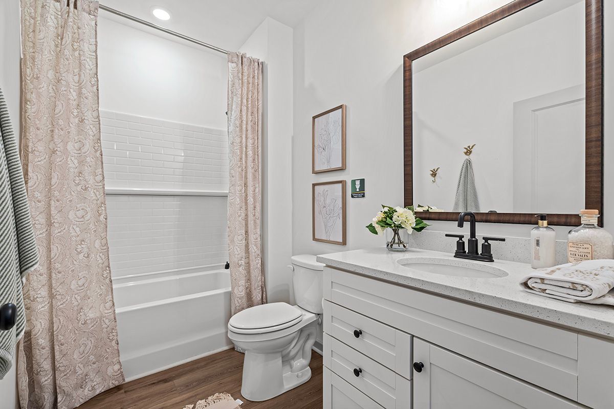 Julie II - Bathroom