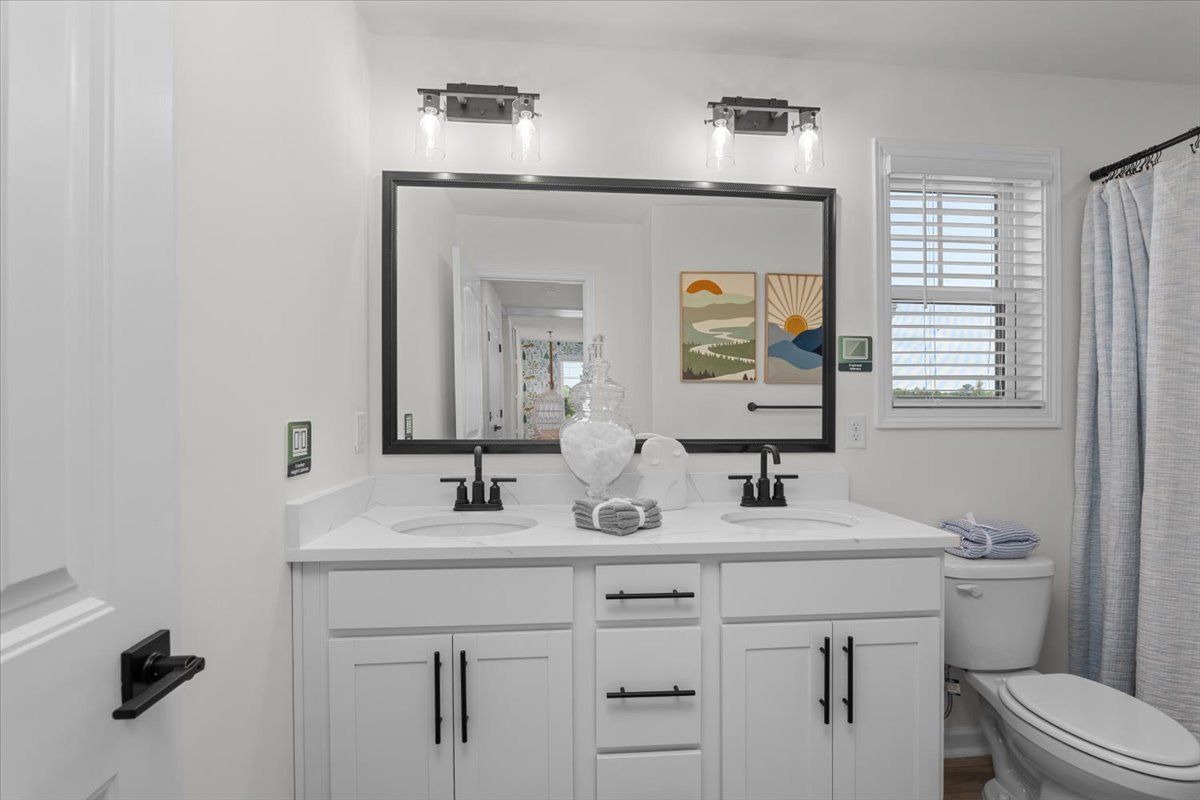 Benton II - Bathroom