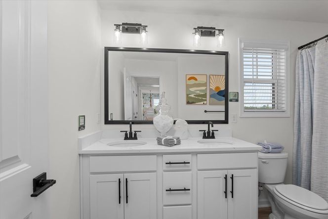 Benton II - Bathroom