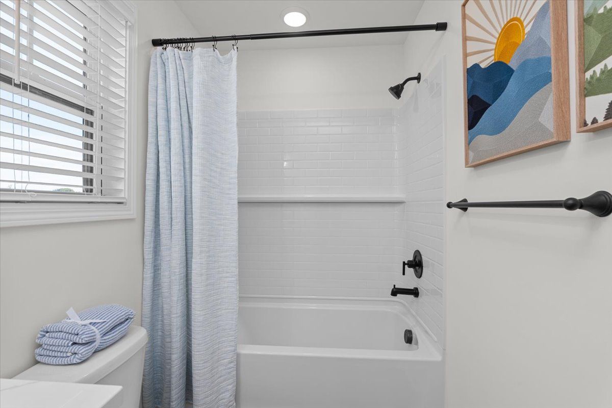 Benton II - Bathroom