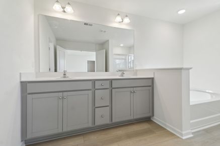 Bradley II - Bathroom