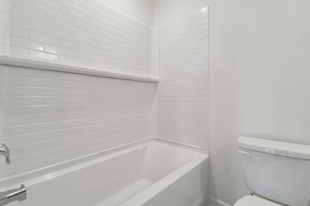 Bradley II - Bathroom