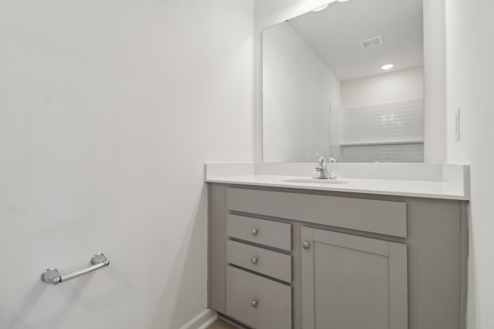 Bradley II - Bathroom