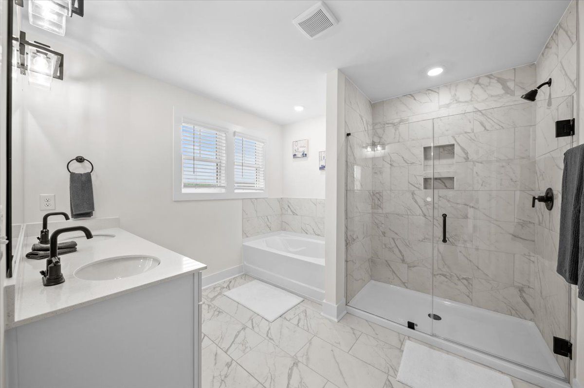 Crestfall II Primary Bath