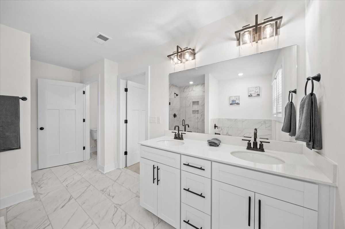 Crestfall II Primary Bath