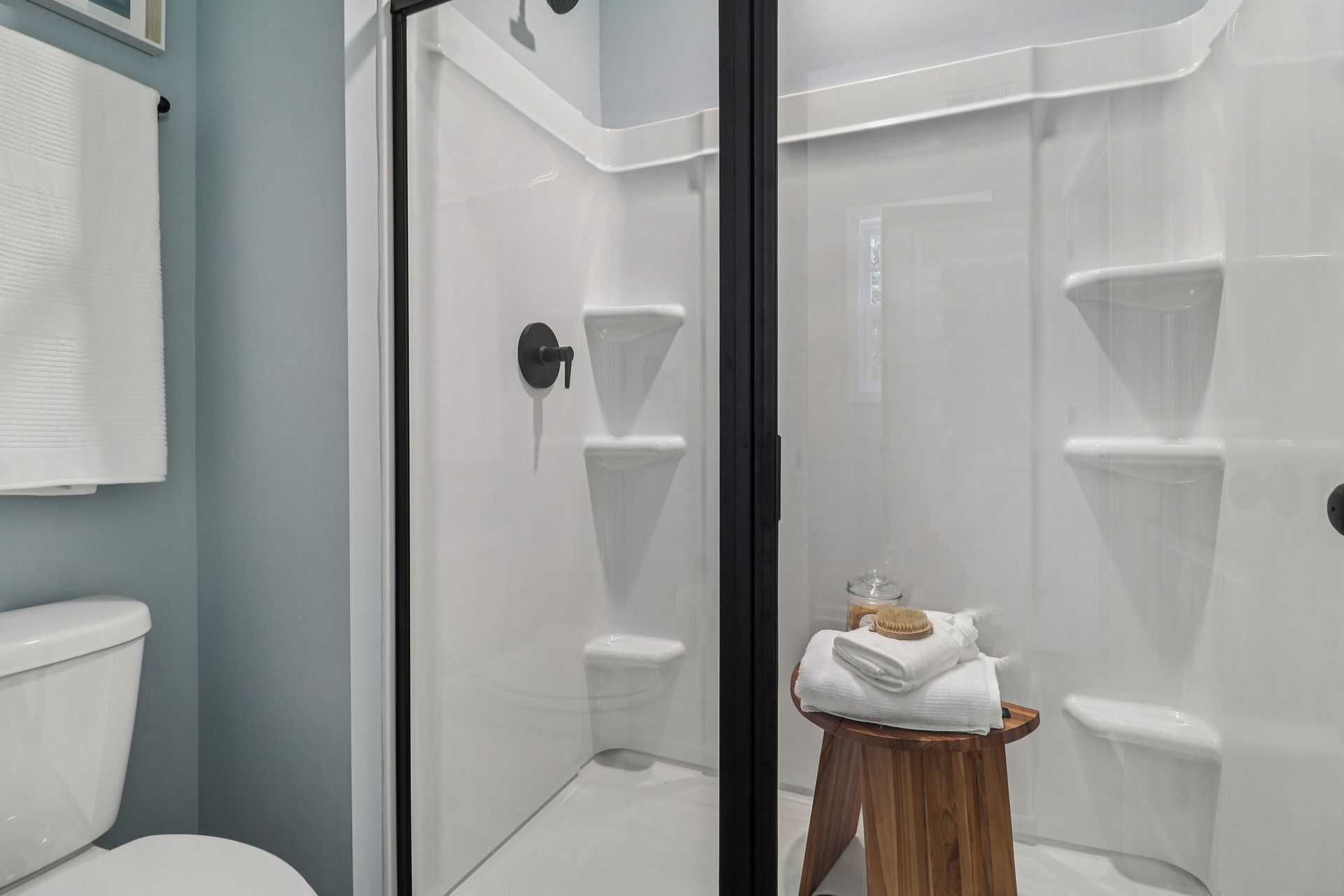 Earle - Bathroom