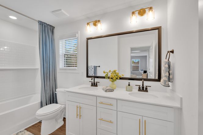 Benton II - Bathroom