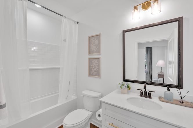 Benton II - Bathroom