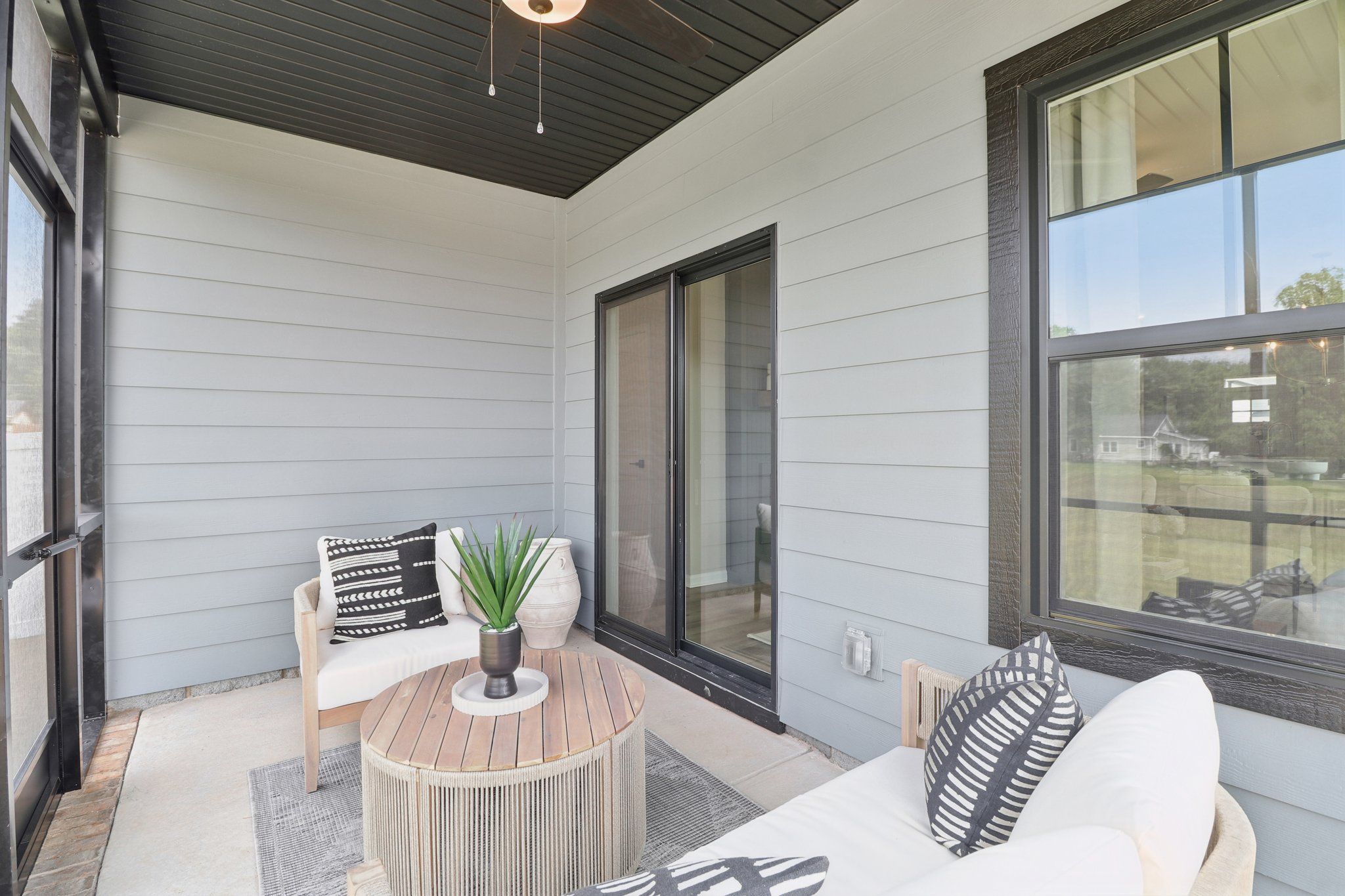 Dunbar II - Back Patio