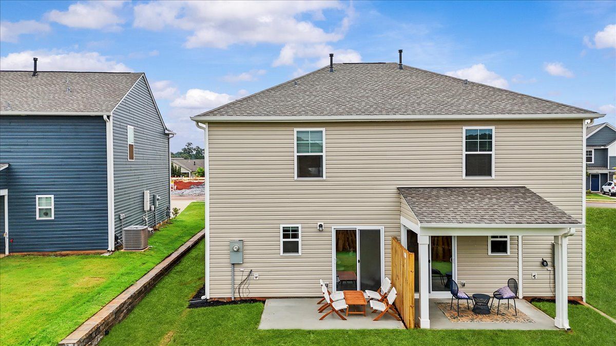 Palomino Back Exterior