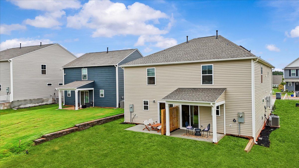 Palomino Back Exterior