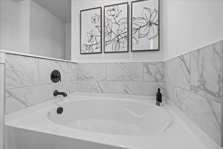 Bradley II Primary Bath