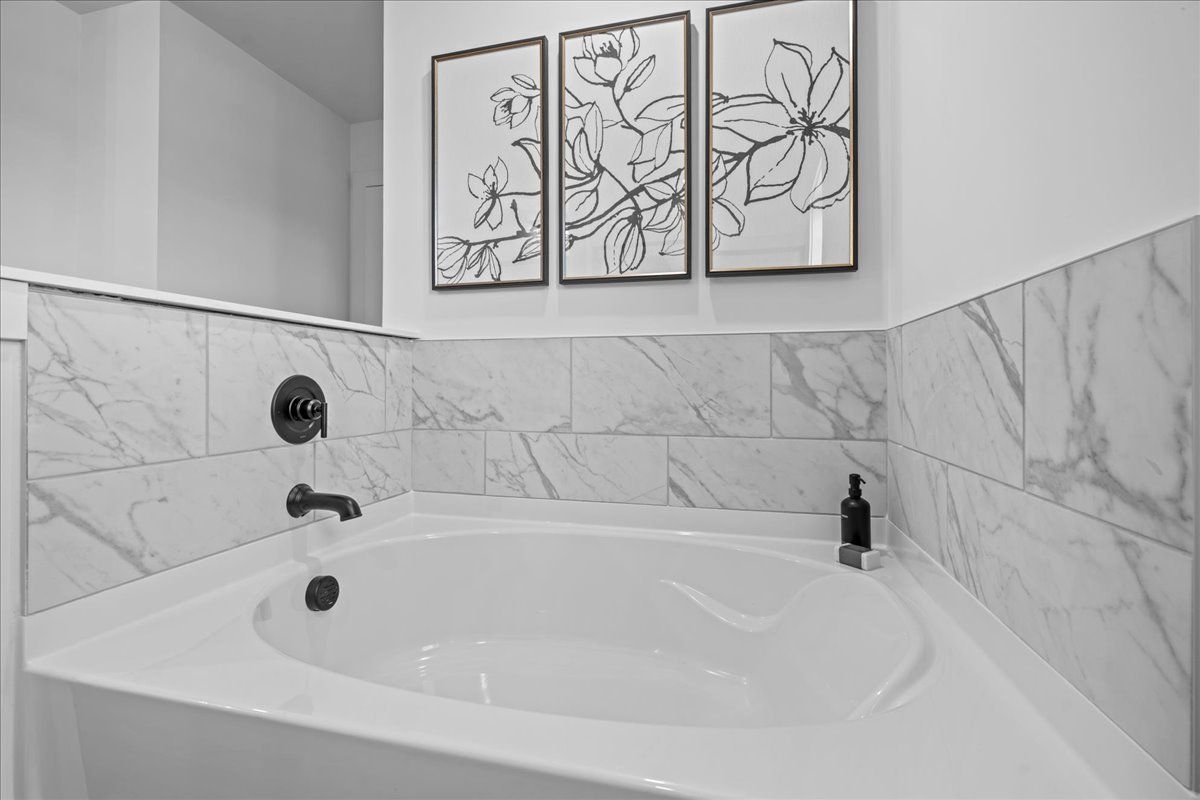 Bradley II Primary Bath