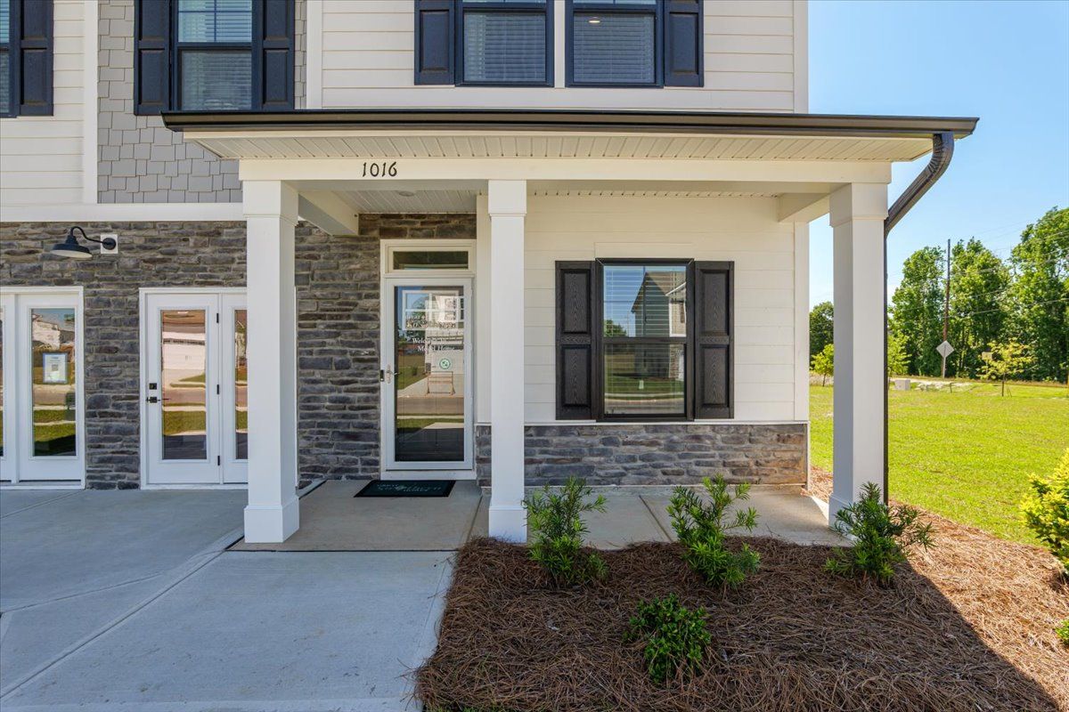 Benton II - Front Porch