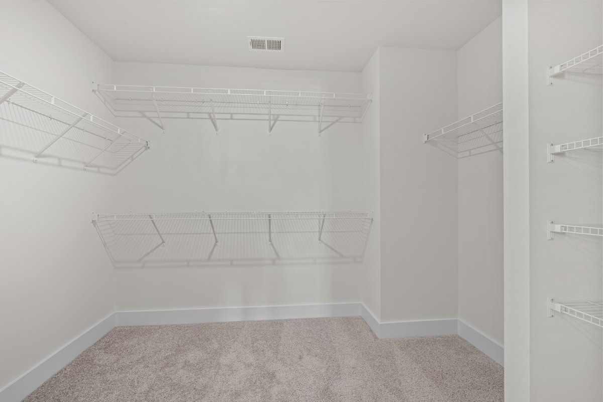 Porter II Closet