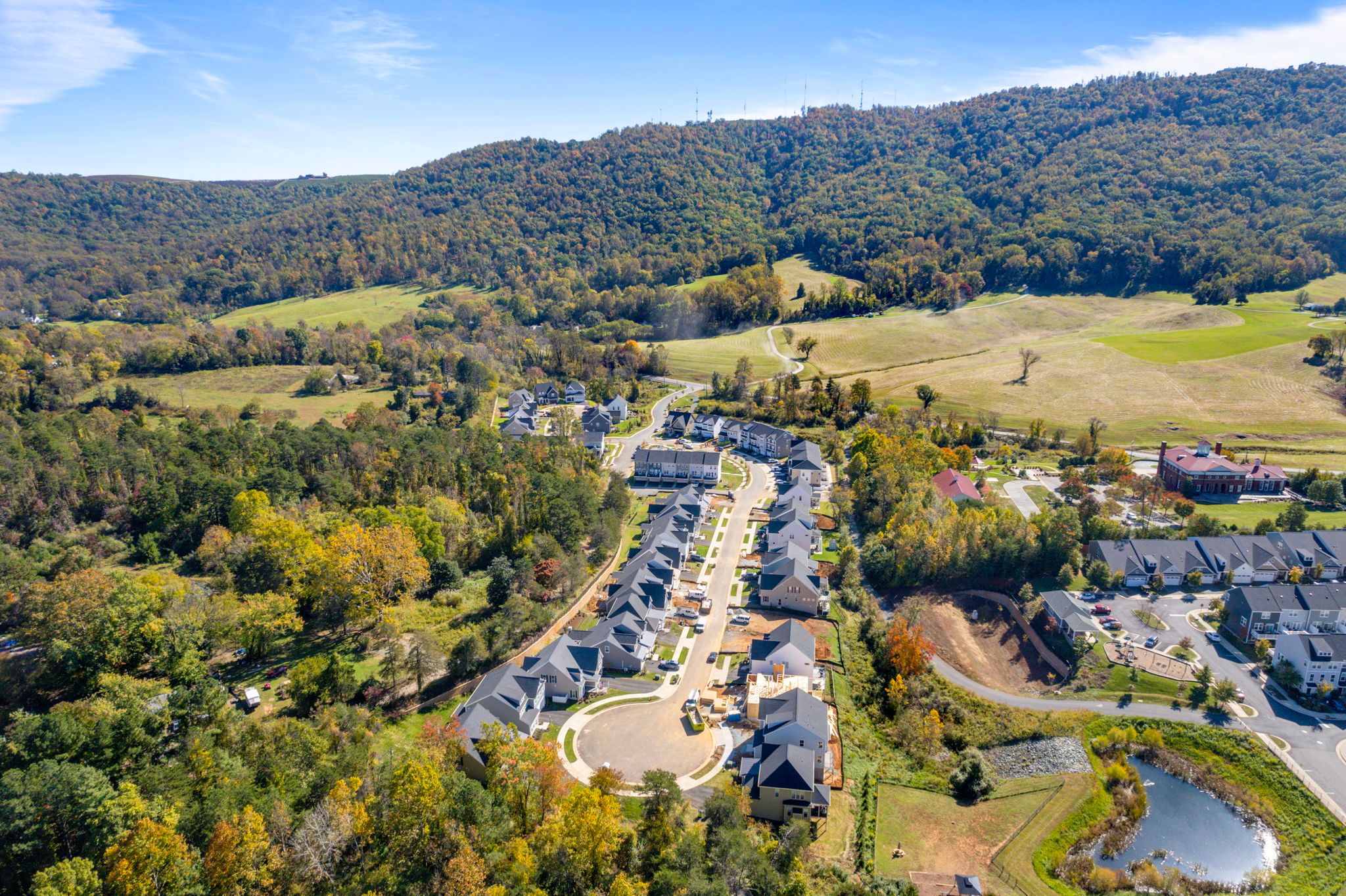 Galaxie Farm por Greenwood Homes en Charlottesville Virginia