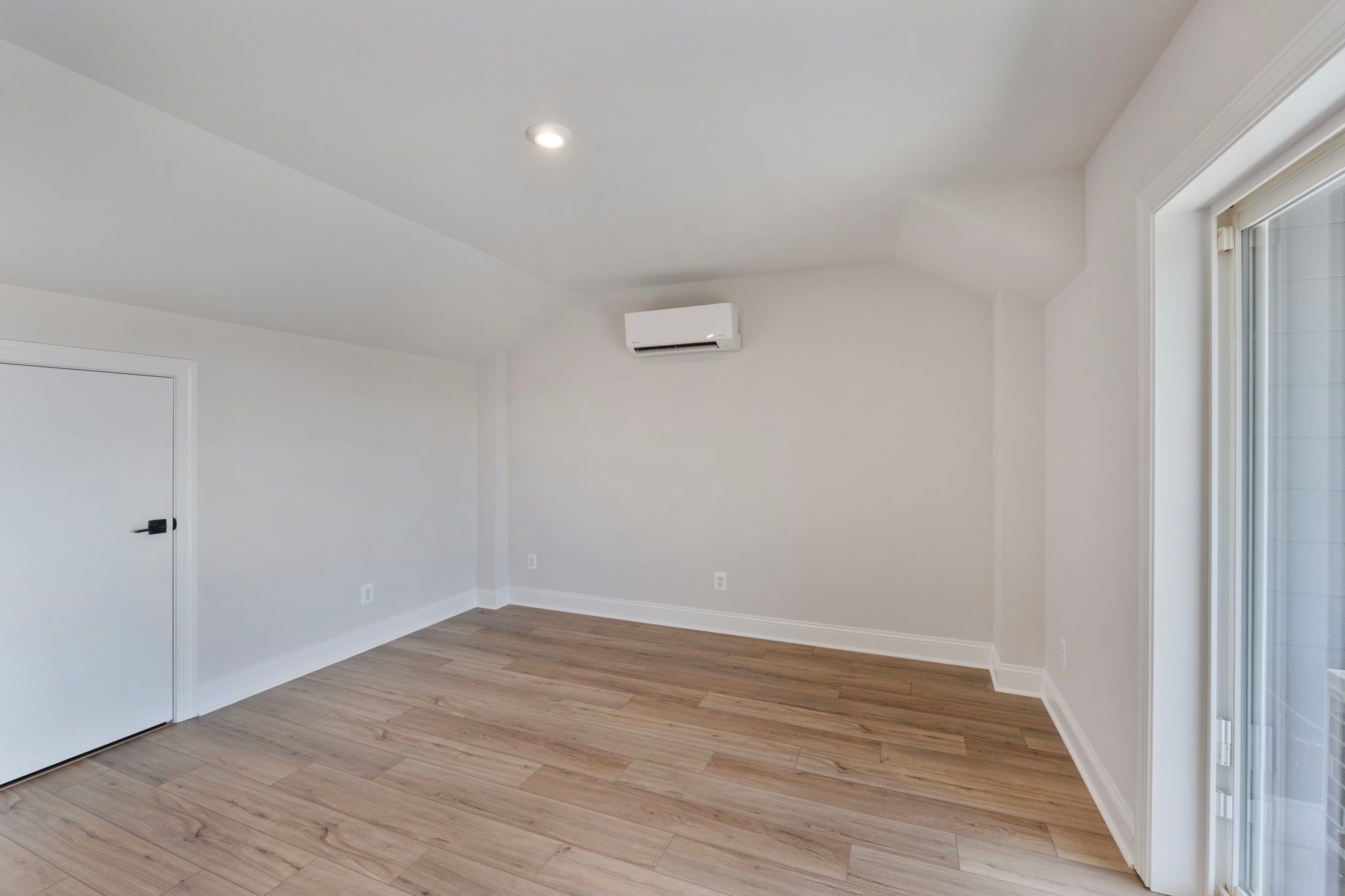 Optional 4th level loft with door to rooftop terrace - similar to photo