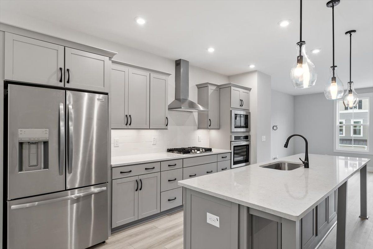 1111 Blackthorn Lane