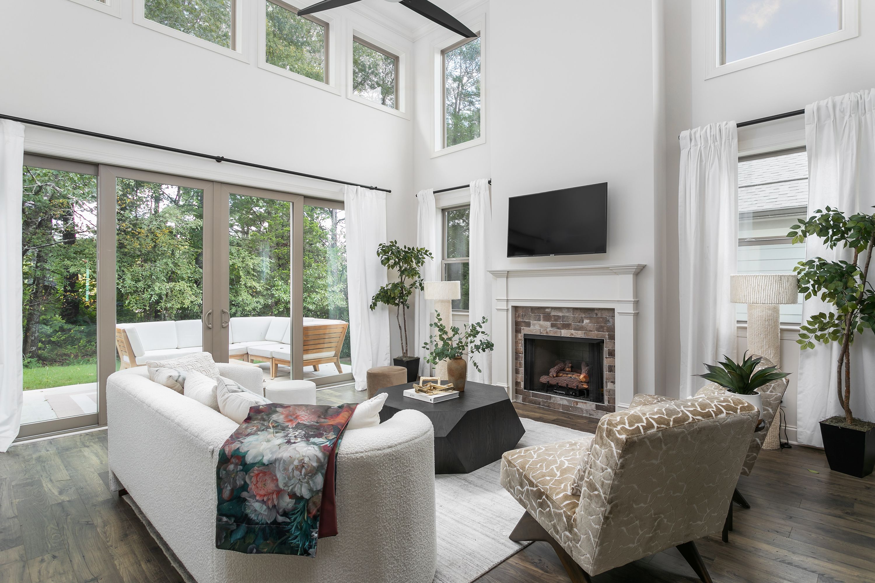 16' ceiling and fireplace options