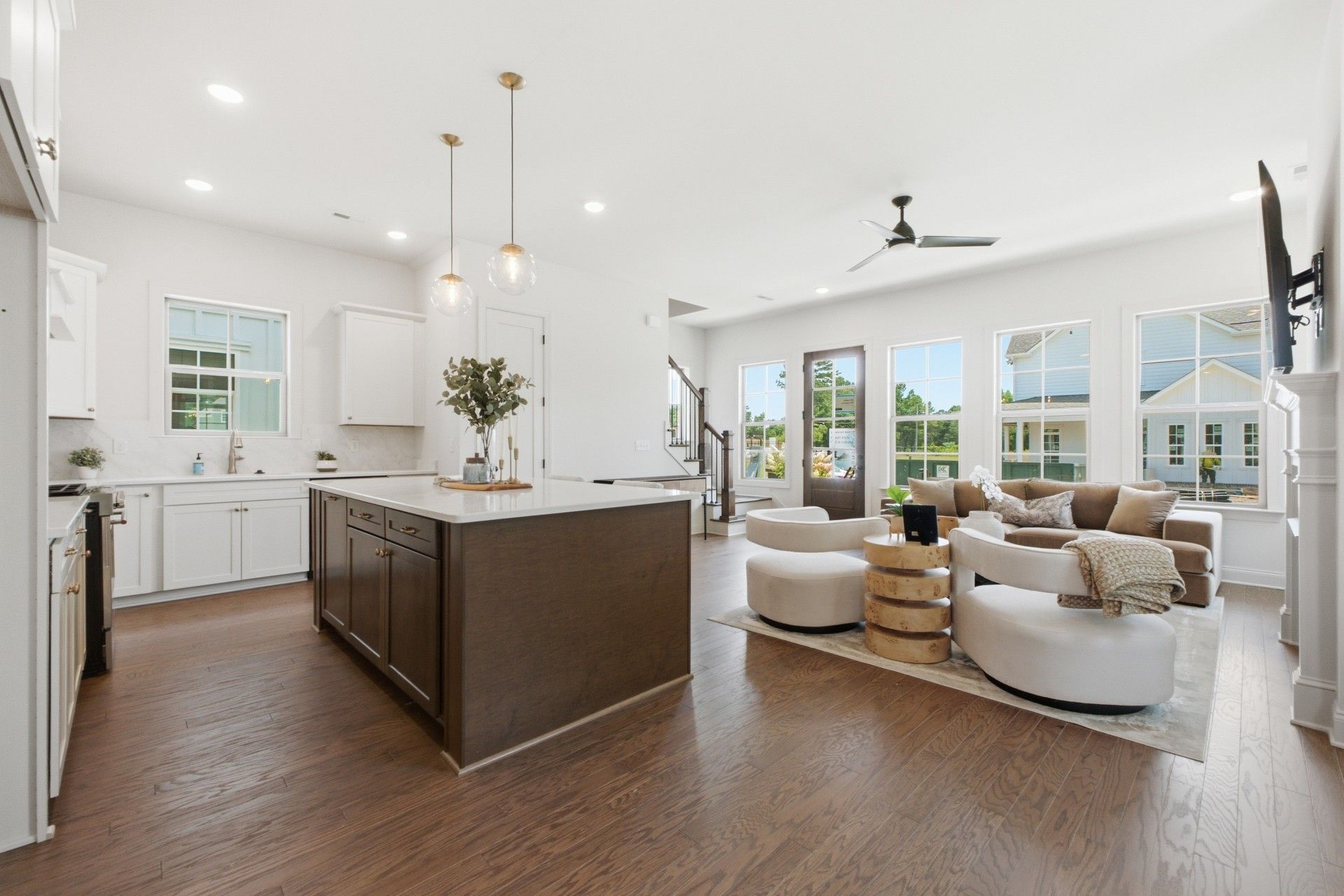 Shown with optional Bonus Room above