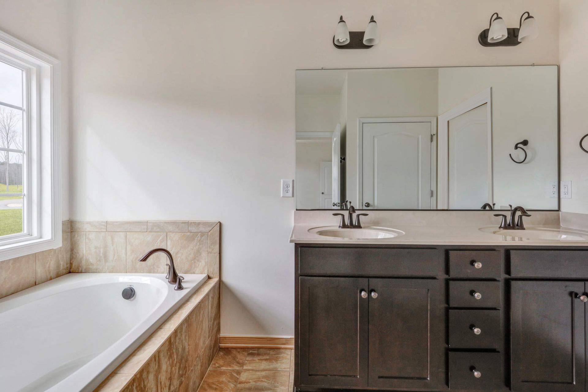 16_Beechridge_Owner's Bath