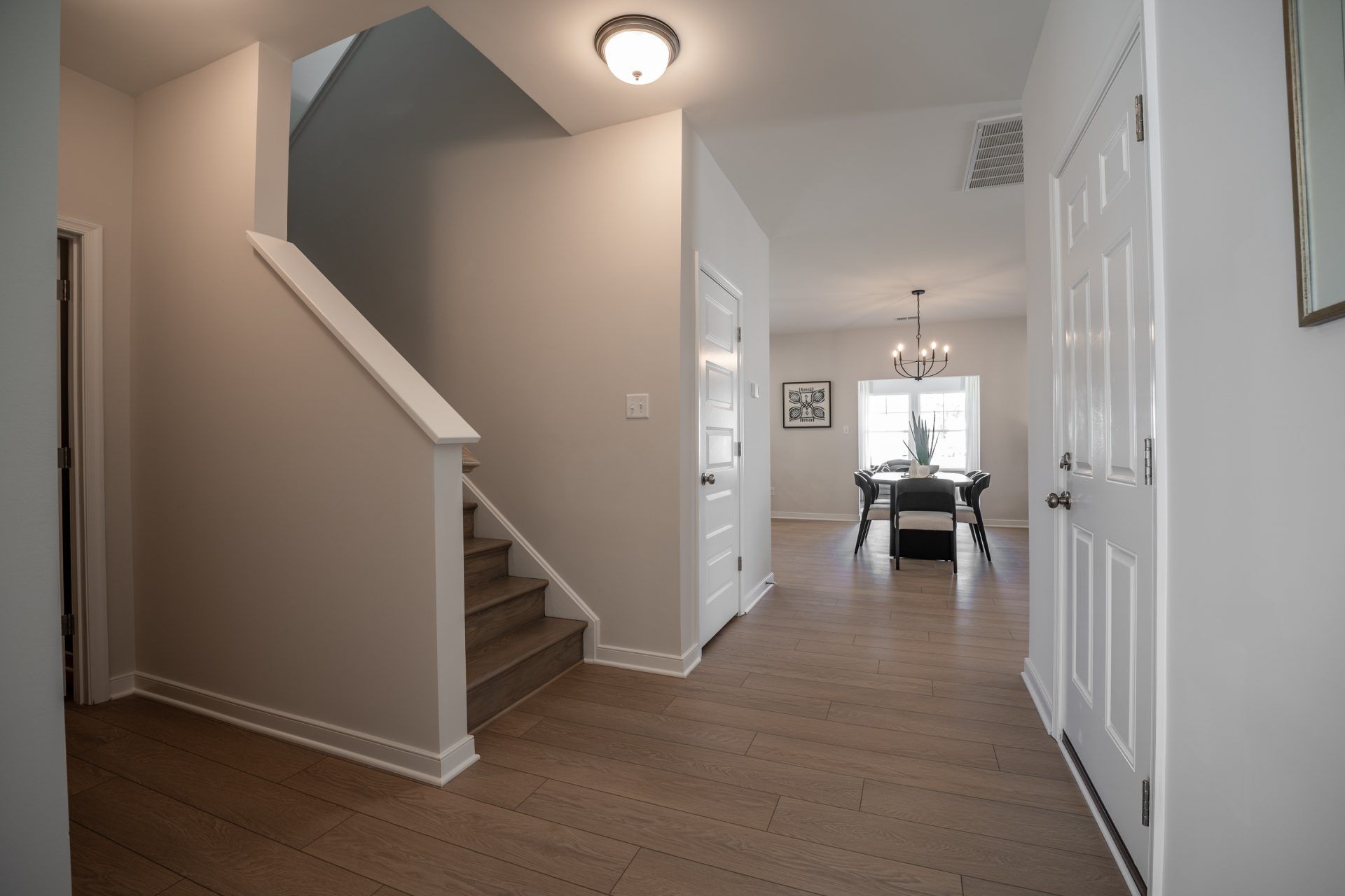 001 HHHunt Homes King Entry
