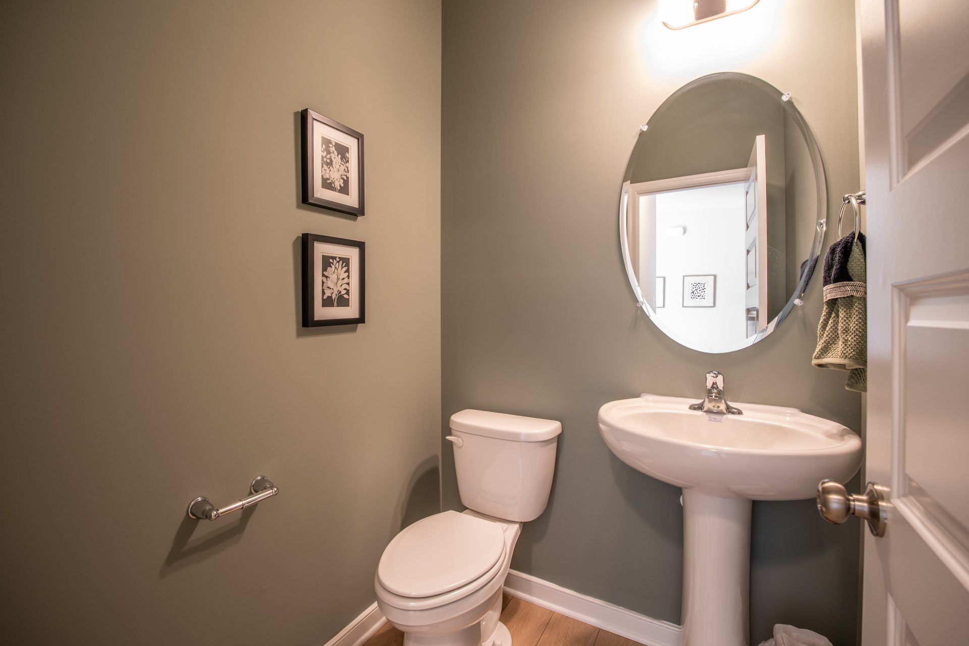 002 HHHunt Homes King Powder Room