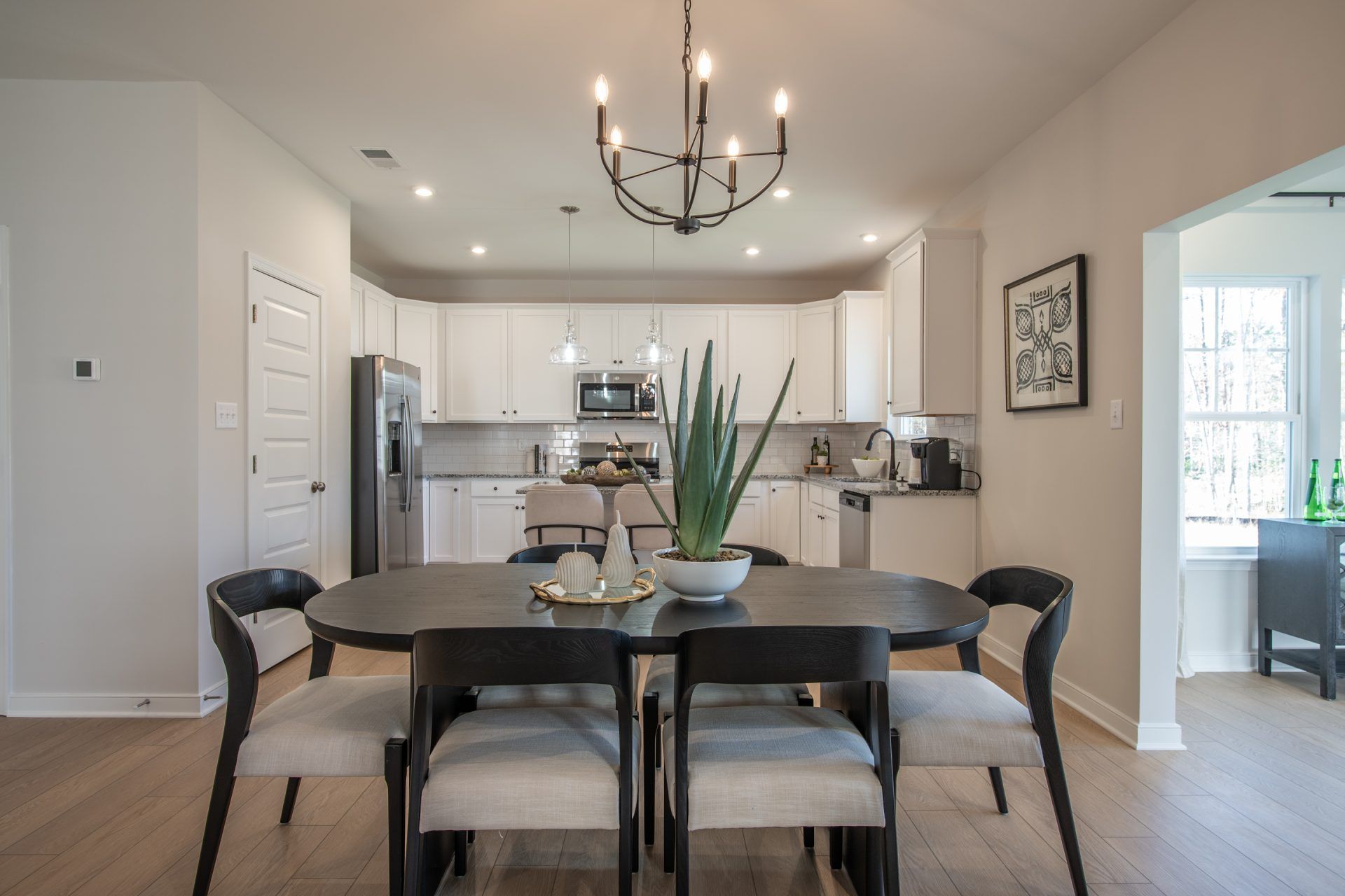 006 HHHunt Homes King Dining Area