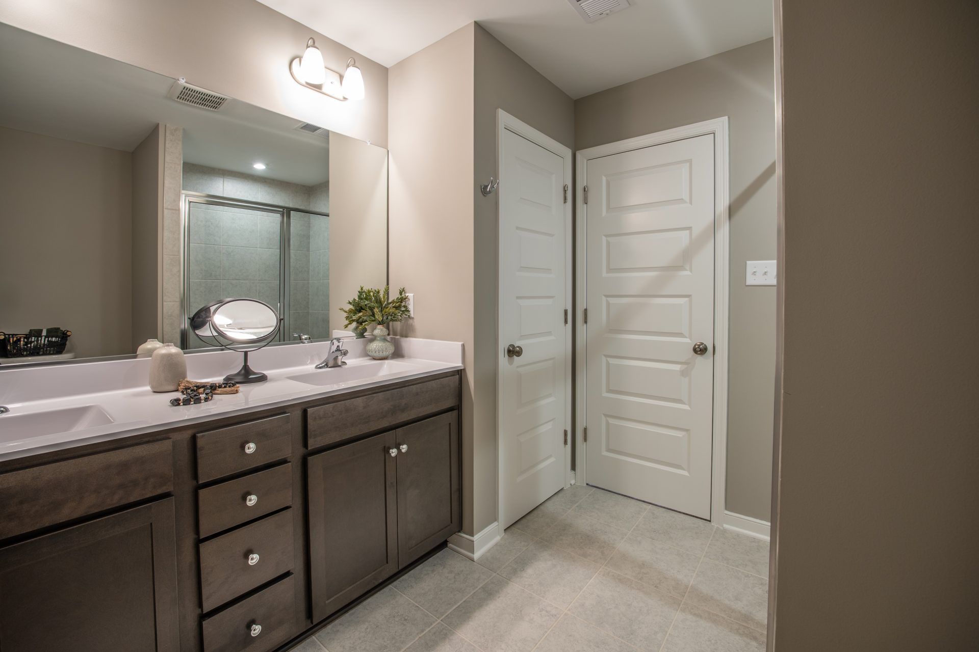 027 HHHunt Homes King Primary Bathroom Vanity