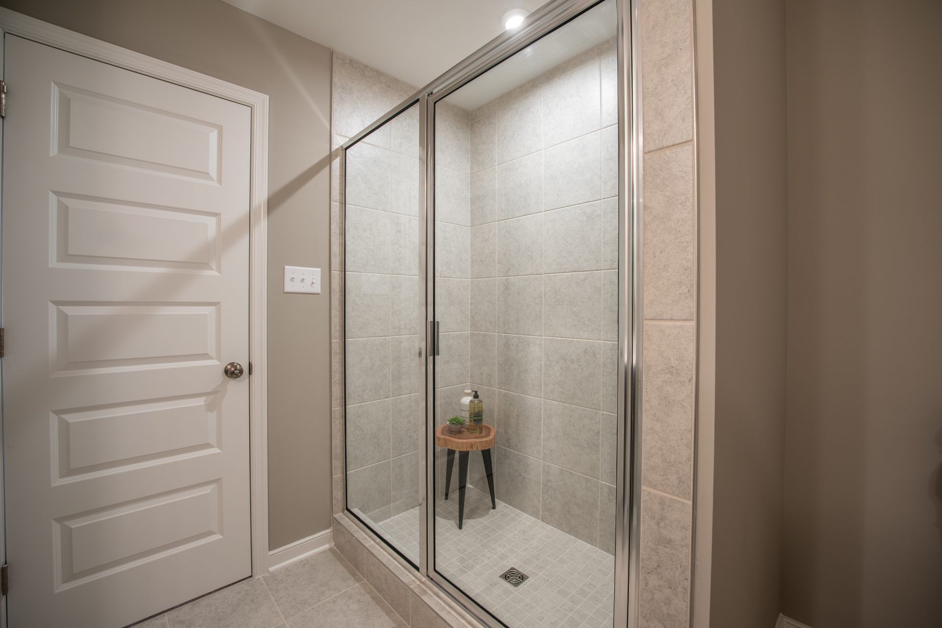 029 HHHunt Homes King Primary Shower