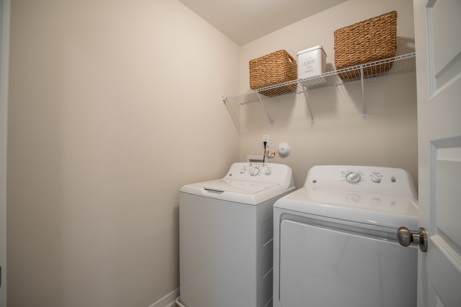 030 HHHunt Homes King Laundry Room