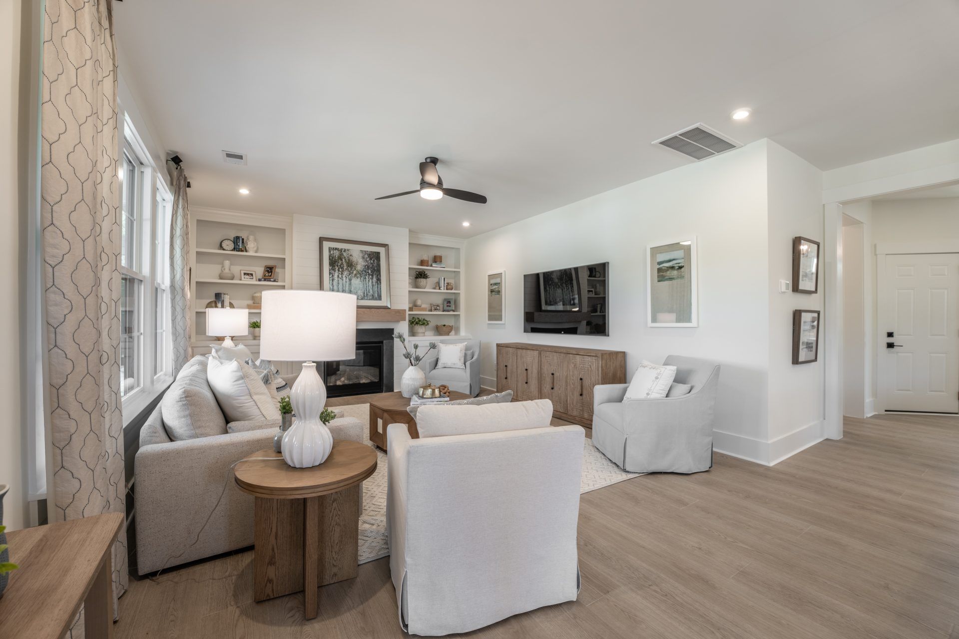 20 HHHunt Homes - Chatham- Family Room