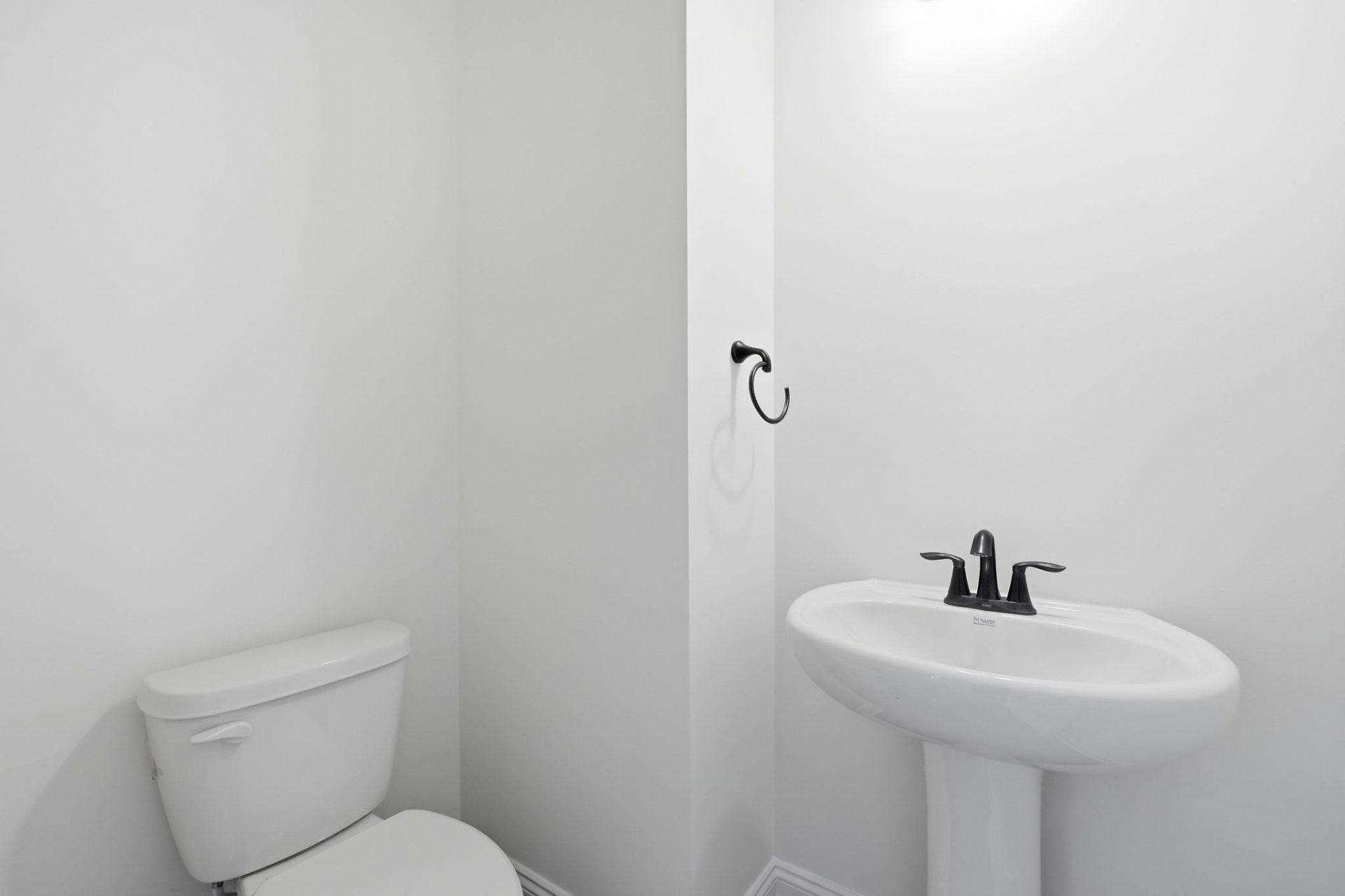 002 HHHunt Homes Powder Room