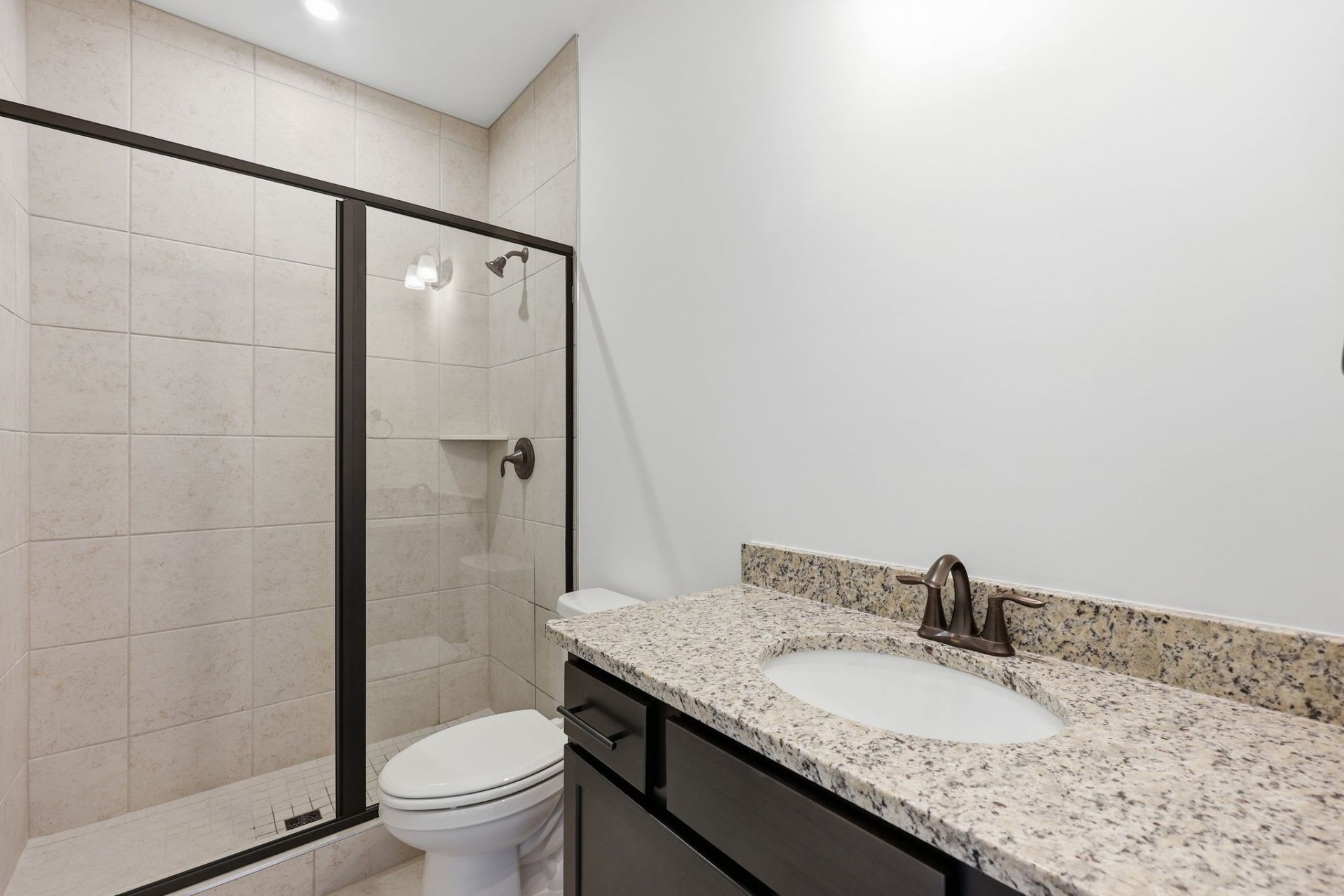 019 HHHunt Homes Refuge Optional Bathroom Three