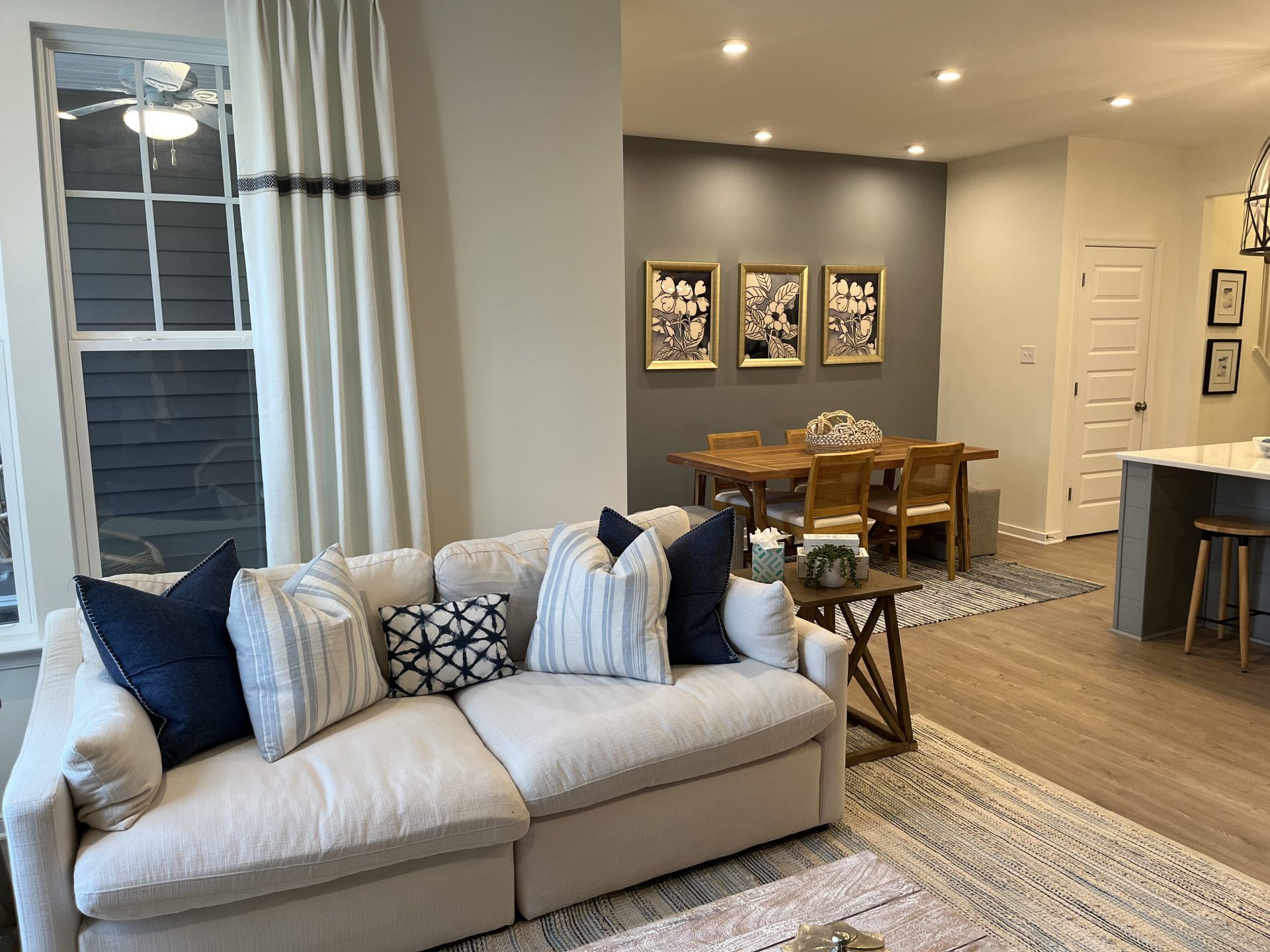 02- Dining and Family Room