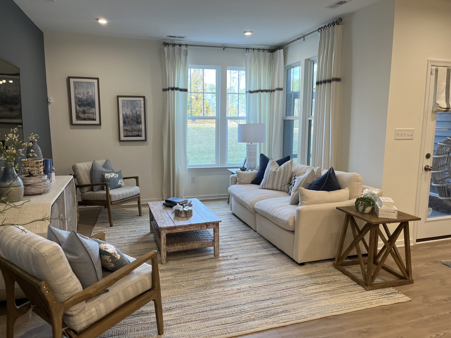 04- Family Room