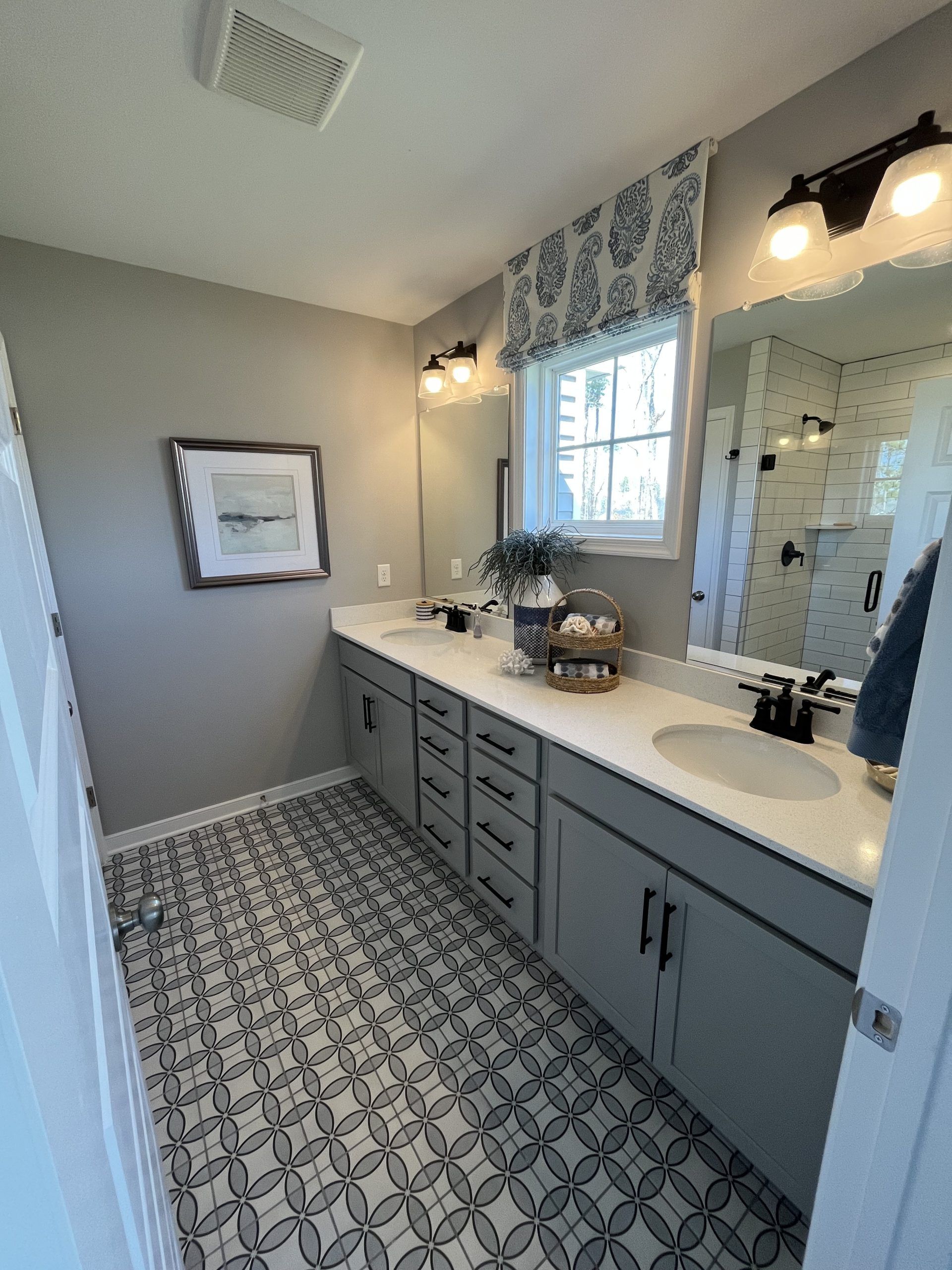 HHHunt Homes Waverly Primary Bath