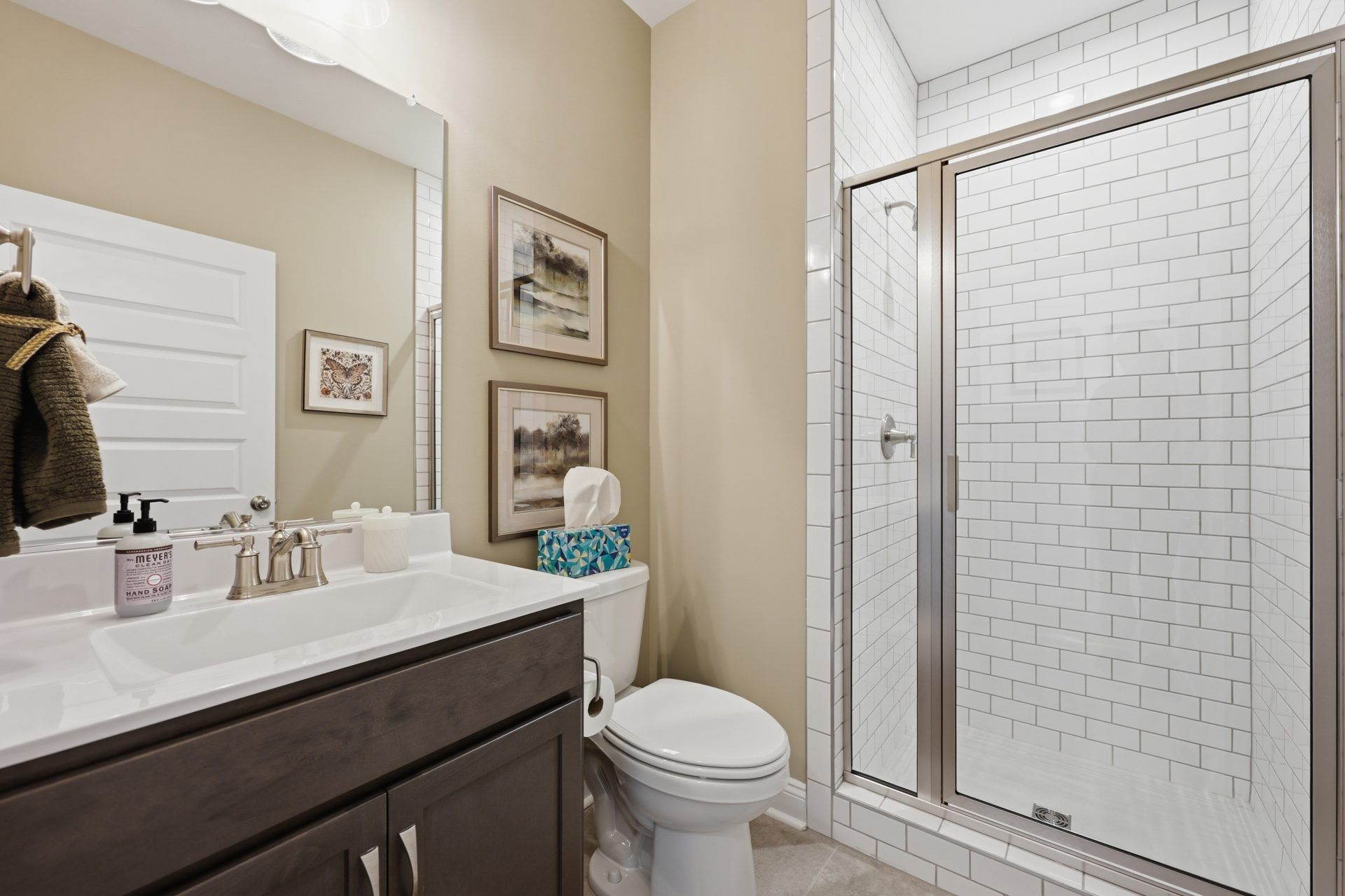 027 HHHunt Homes Morgan Full Guest Bath
