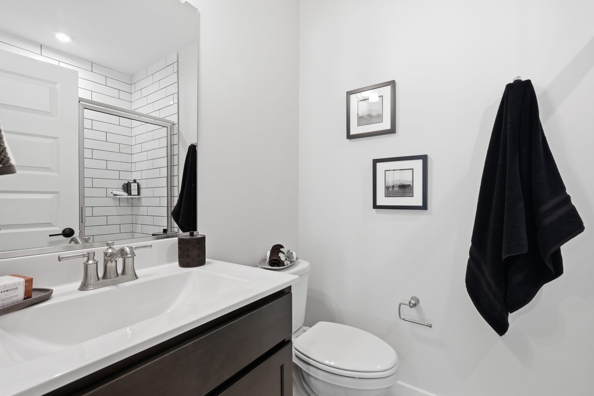 005 HHHunt Homes Foster Guest Full Bath