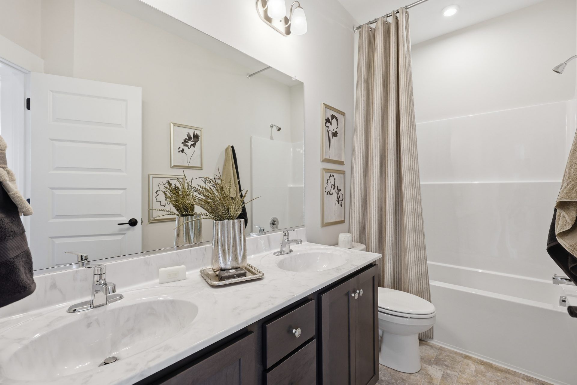030 HHHunt Homes Foster Full Guest Bath 2